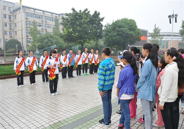 潇潇烟雨 浓浓深情——甘孜巴塘师生到棠外参观学习