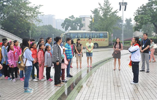 潇潇烟雨 浓浓深情——甘孜巴塘师生到棠外参观学习