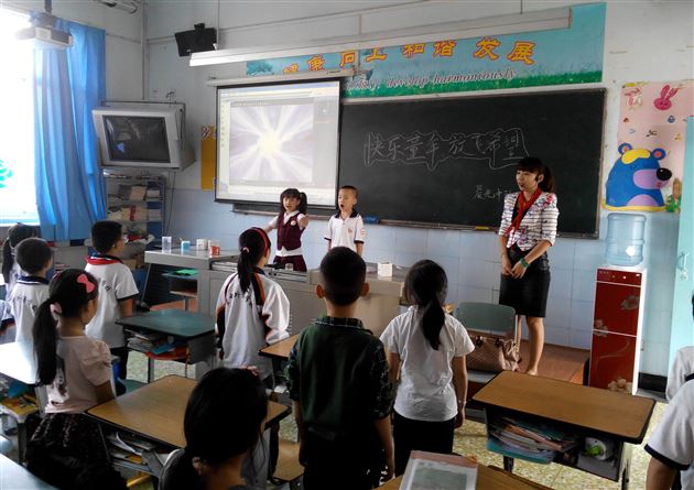 快乐童年,放飞梦想——棠外附小举行少先队建队64周年系列活动