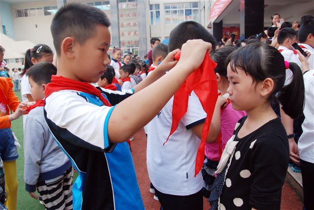快乐童年,放飞梦想——棠外附小举行少先队建队64周年系列活动