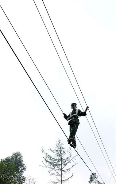军事化管理磨砺钢铁意志——棠外初2012级社会实践活动系列报道(三)