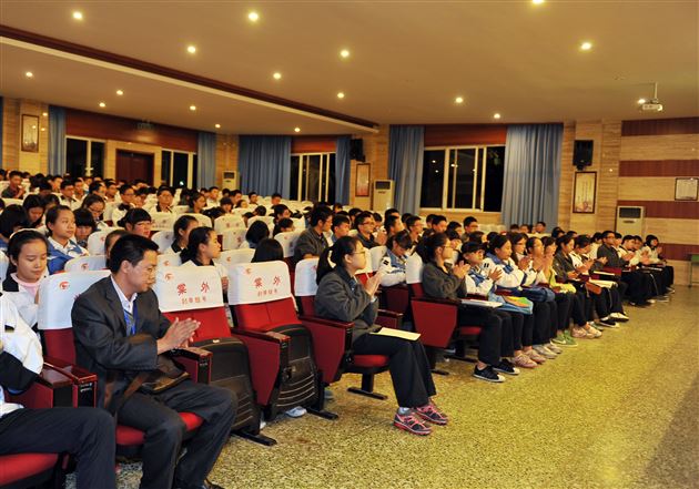 仰望星空 脚踏实地——棠外党总支第11期学生业余党校培训掠影(一)