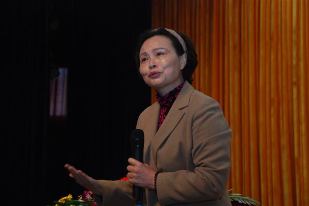 与孝同行,学会感恩——记棠外初2013级家长报告会
