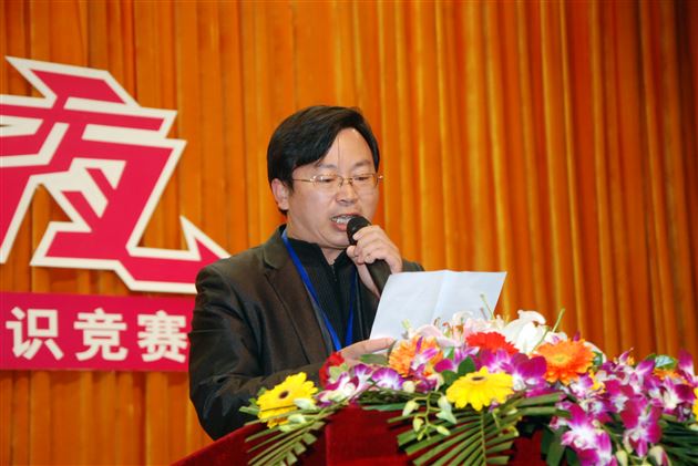 与孝同行,学会感恩——记棠外初2013级家长报告会
