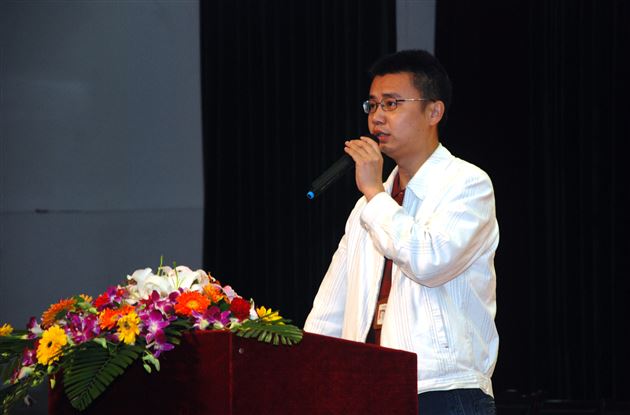 与孝同行,学会感恩——记棠外初2013级家长报告会