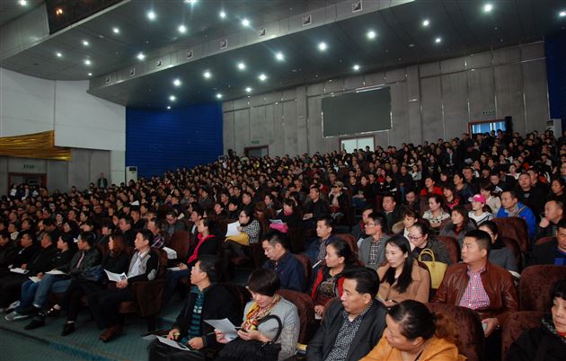 与孝同行,学会感恩——记棠外初2013级家长报告会