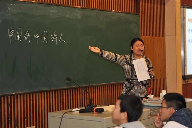 走进诗歌殿堂,共品饕餮盛宴——双流县语文名师工作室联合教研活动在棠外举行