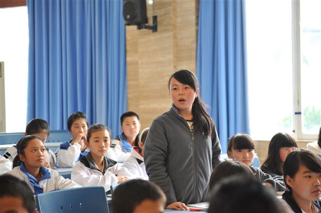 传播积极思想,弘扬中国正气——棠外2013级召开第一次团课