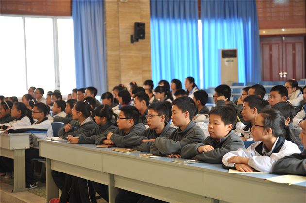 传播积极思想,弘扬中国正气——棠外2013级召开第一次团课