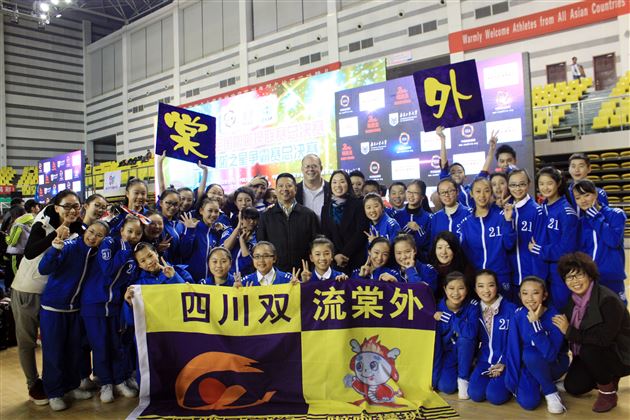 棠外初2012级啦啦操班参加全国啦啦操联赛总决赛夺冠