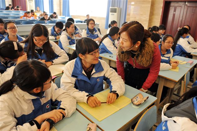 棠外承办成都市高中2013年主题班会课(南片)决赛活动受到好评