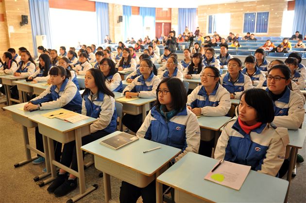 棠外承办成都市高中2013年主题班会课(南片)决赛活动受到好评