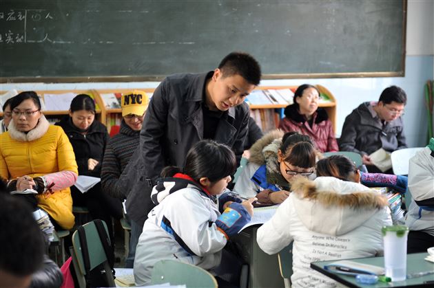 借助专家指导,推进英语教改