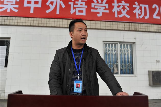 振奋精神,迎接挑战——棠外举行初2011级中考百日冲刺誓师大会
