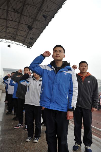 振奋精神,迎接挑战——棠外举行初2011级中考百日冲刺誓师大会
