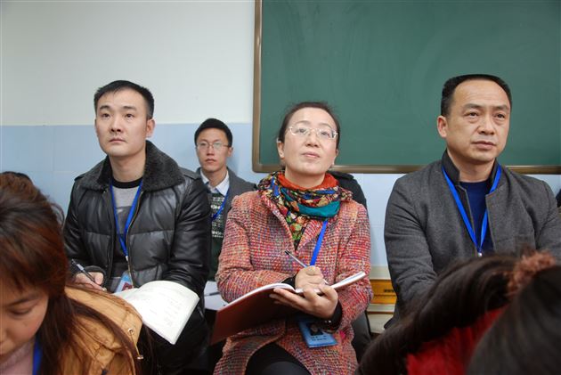 借课堂展示理念,用研讨交流经验