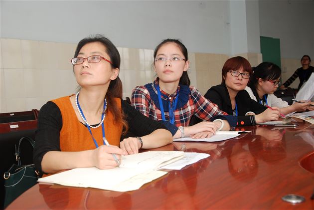 棠外附小召开修身班会研讨故事遴选会(一)