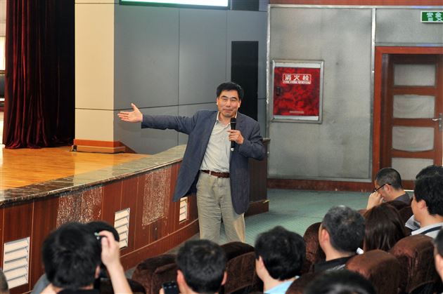 全国首届“国际视野下的信息技术课程建设”高峰论坛在棠外召开
