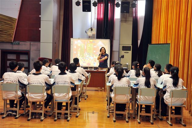 全国首届“国际视野下的信息技术课程建设”高峰论坛在棠外召开