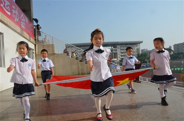 “大手牵小手,我们一起加油!”——记棠外实验幼稚园第二届亲子运动会