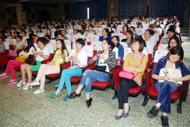 为了孩子的进步 我们共同努力——棠外附小举行一年级家长学校讲座
