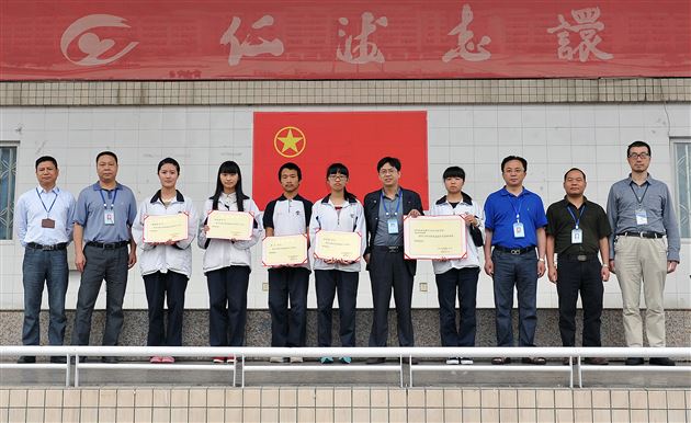 喜报:棠外 86 名学生和 14个 班集体被评为2014年省、市、县三好学生、优秀学生干部、四好少年和先进班集体