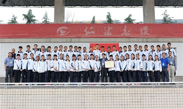 喜报:棠外 86 名学生和 14个 班集体被评为2014年省、市、县三好学生、优秀学生干部、四好少年和先进班集体