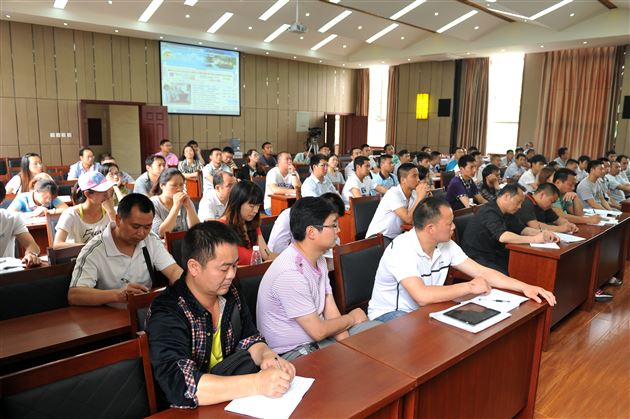 棠外教师鲁敏献课国培计划（达州市）中小学体育骨干教师培训班