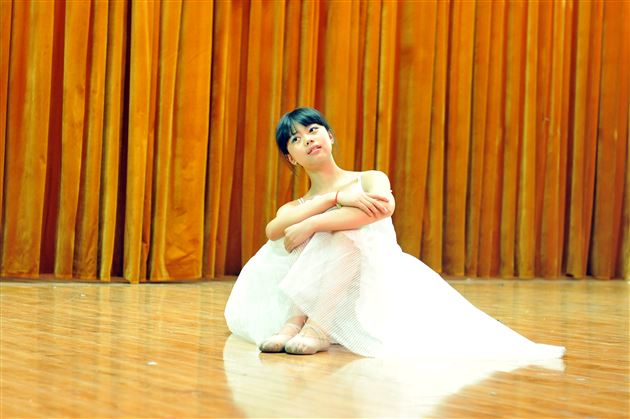 歌舞青春 律动生命——棠外初2013级“Hello,idols!”英语卡拉OK大赛圆满落幕