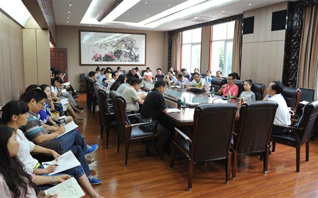 求实创新,勇攀明日高峰——记棠外2014年行政干部及管理人员培训会