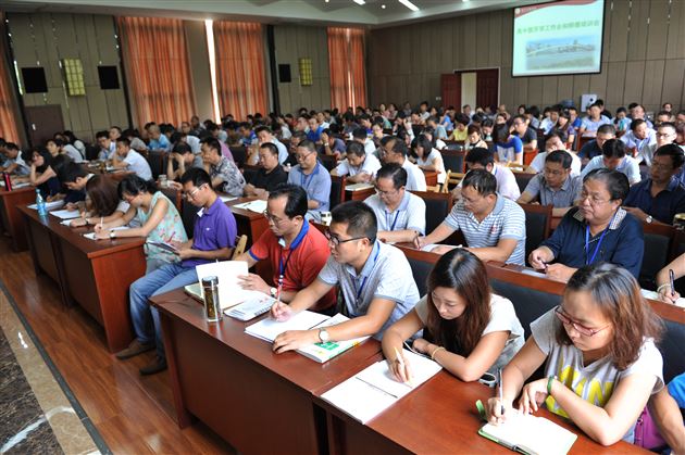 “教师如烛,师德如魂”——高中部师德培训会和开学工作会纪实