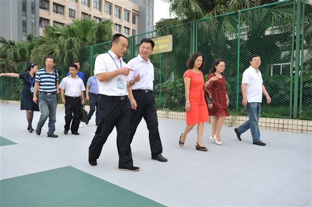 省教育厅纪工委书记狄志军一行视察我校开学工作