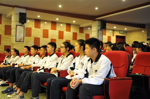 棠外召开初2012级学生自主管理总结表彰大会