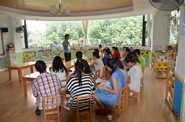 家园携手,促幼儿健康成长——记棠外实验幼稚园召开新学期班级家长会