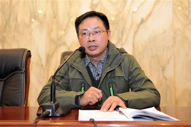 树德中学(宁夏校区)德育主任文波代表直属学校组发言