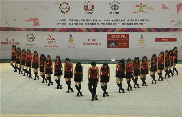 棠外参加“全国啦啦操联赛(成都站)”获两项第一
