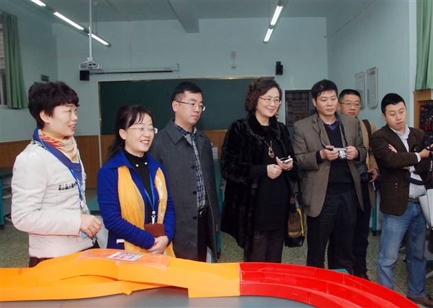 西南大学附属小学管理团队到棠外附小参观、交流