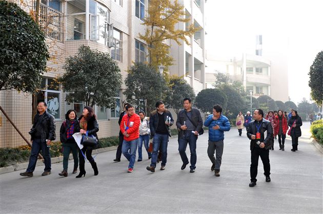 贵阳市高中地理名师团到棠外参观交流
