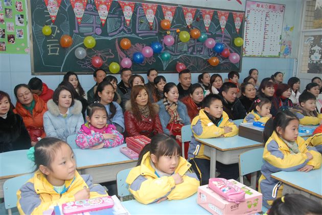 小班展示显风采,附小师生秀舞台