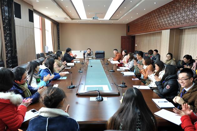 聆听心声 助力成长——棠外召开初中部年轻教师座谈会