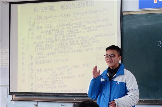 立足实际,高屋建瓴——省市县教研员莅临棠外指导高中历史教学工作