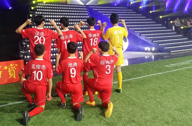 棠外参加“谁是球王”中国足球争霸赛获得西南大区冠军