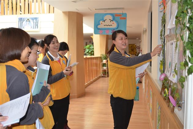 沟通无极限,共筑家园桥——记棠外实验幼稚园家园栏评比活动