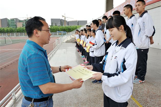喜报:棠外84名学生和12个班集体被评为2015年省、市、县三好学生、优秀学生干部、四好少年和先进班集体