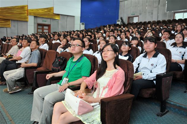 少年作家万亿在棠外举办创作讲座——棠外初中仁譞文学社活动(四)
