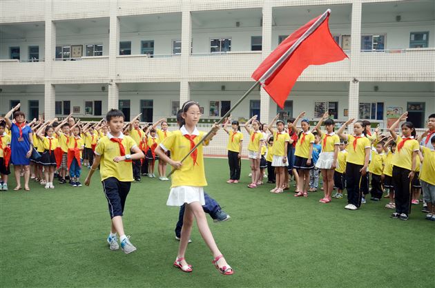 “庆六一,迎少代”,领巾我佩戴——棠外附小举行“迎六一”第二批少先队员入队仪式