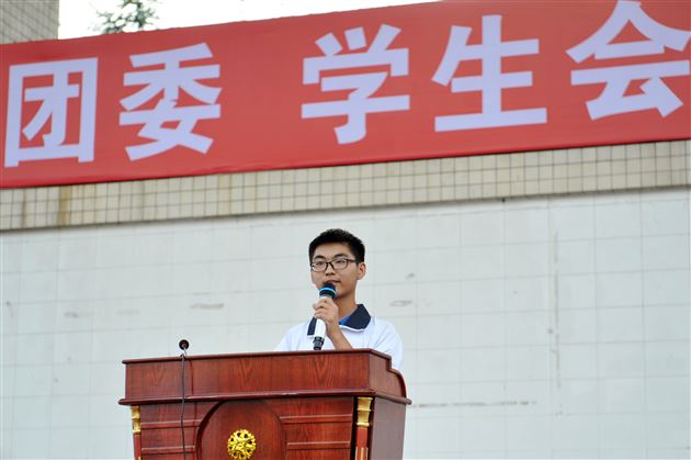 抒豪情何须观望徘徊 展抱负务必青春年少