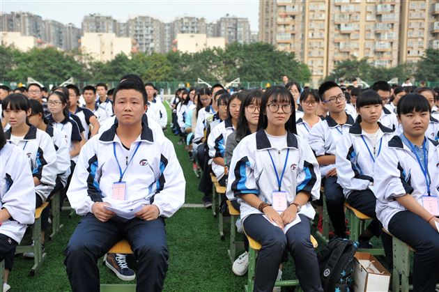 抒豪情何须观望徘徊 展抱负务必青春年少