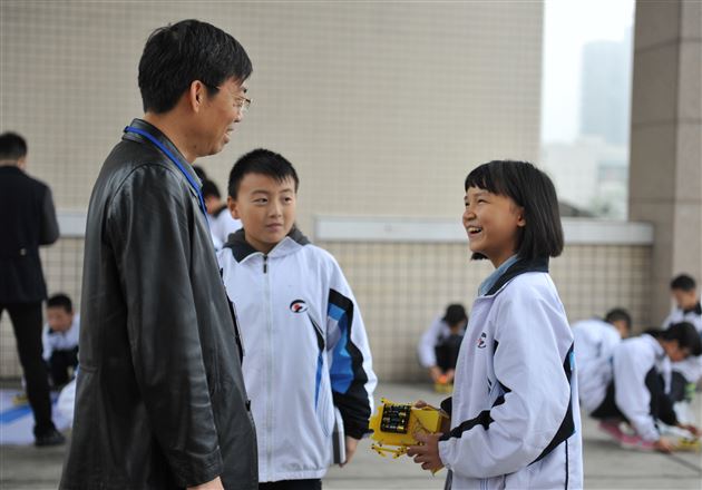 哇塞,这个机器人萌萌哒!——第十三届四川省青少年机器人创新实践活动分赛场比赛在棠外举办