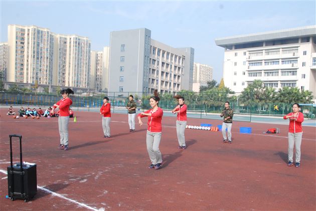 展示过硬实力 获取决赛资格——附小在“双流县中小学体育教师技能大赛”中展示过硬实力并获得代表双流县参加成都市决赛资格